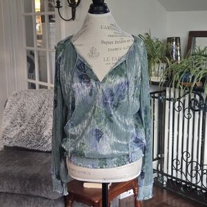 White House Black Market Shimmering Blue Floral Blouse